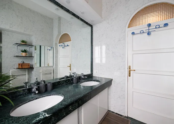 Апартаменты Gesu E Maria Balcony At Spanish Steps