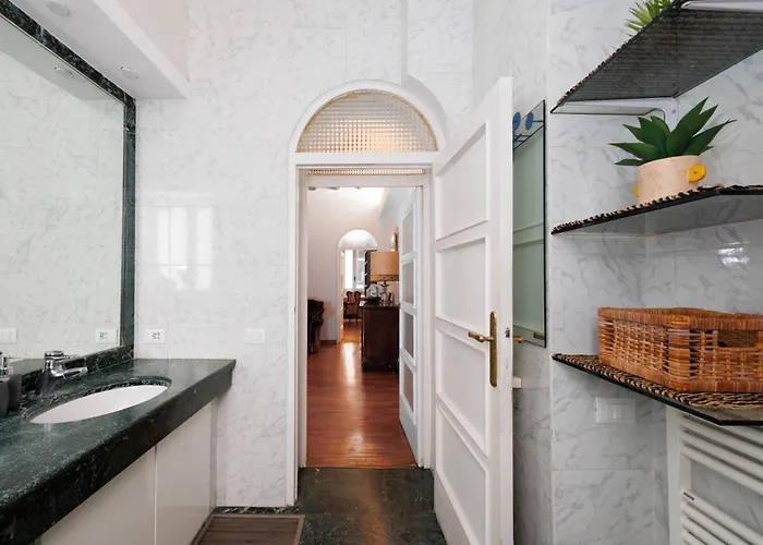 Gesu E Maria Balcony At Spanish Steps Рим